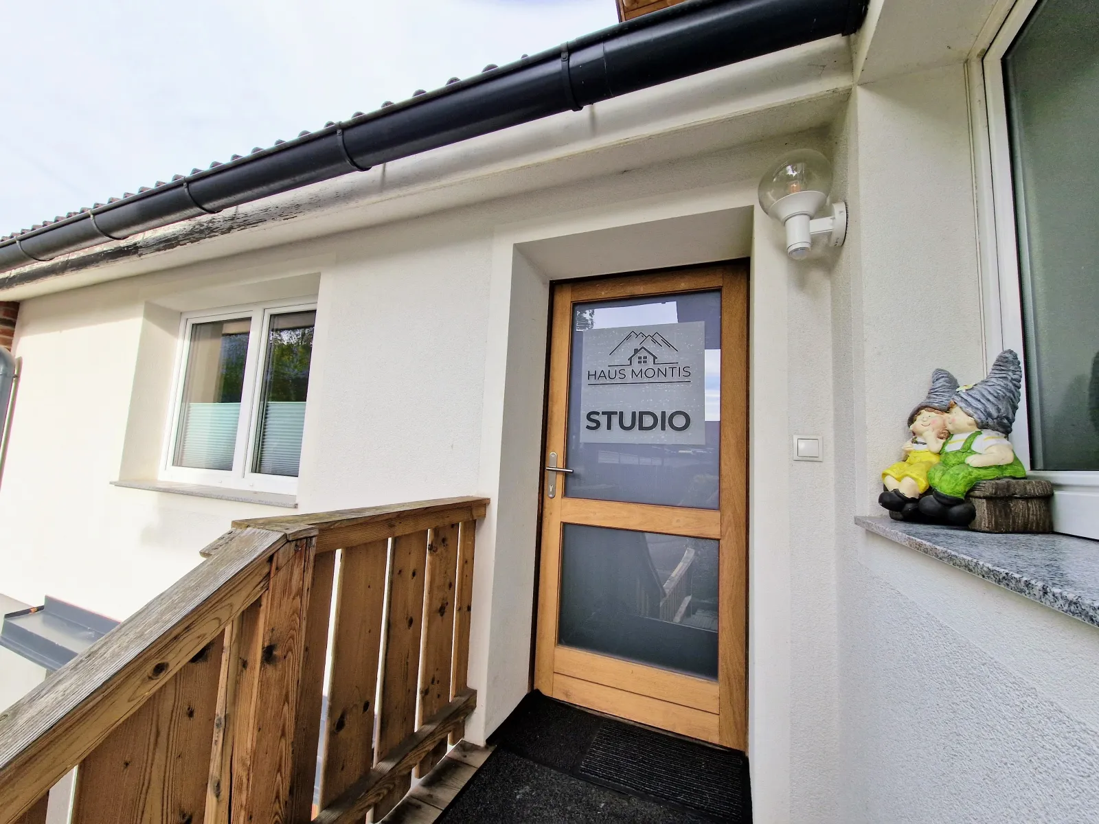 A Haus Montis Studio bejárata