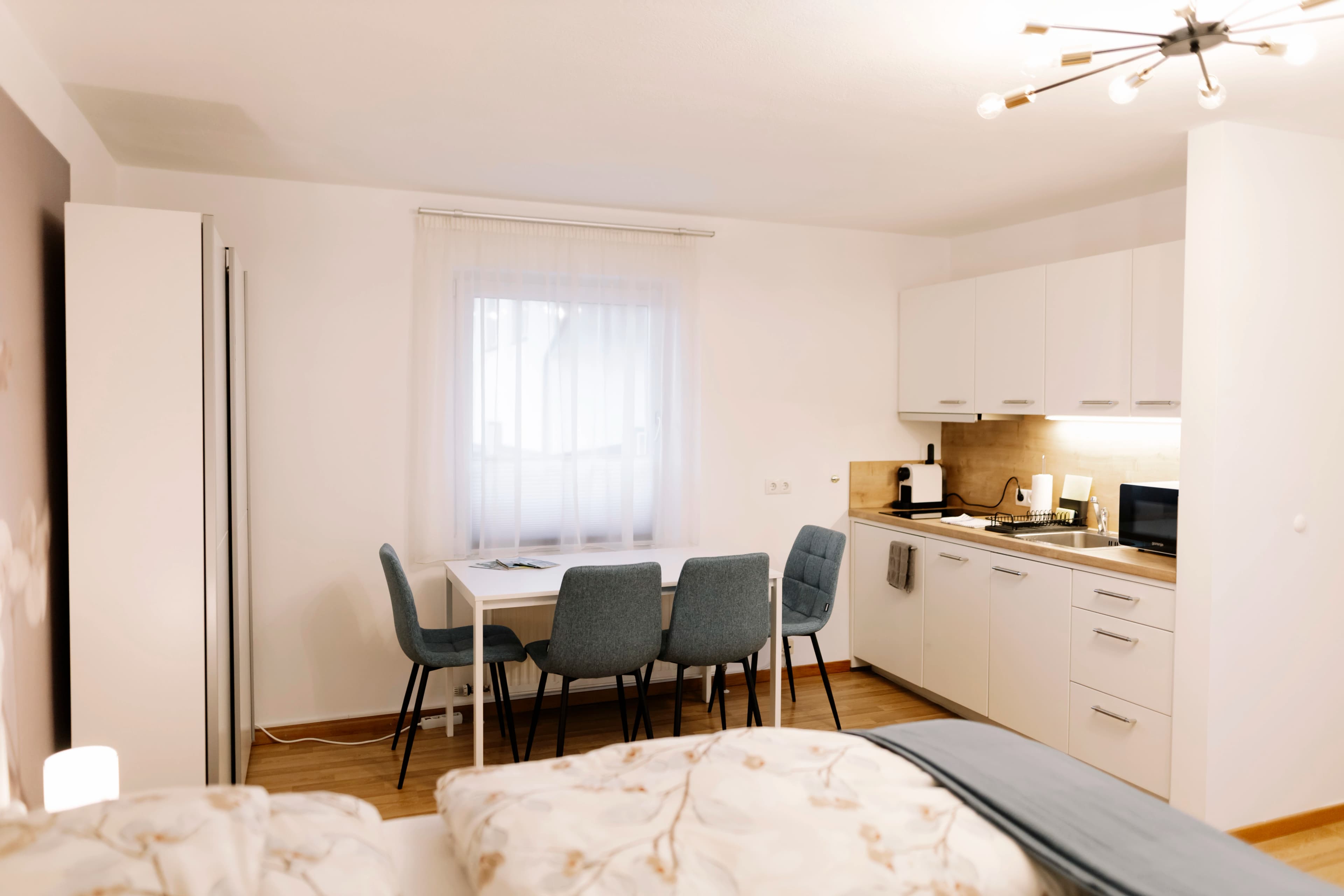 Haus Montis Studio apartment living room with modern furnishings and mountain view in Haus im Ennstal